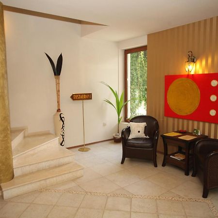 Familly Art Hotel Nirvana Shumen Ngoại thất bức ảnh