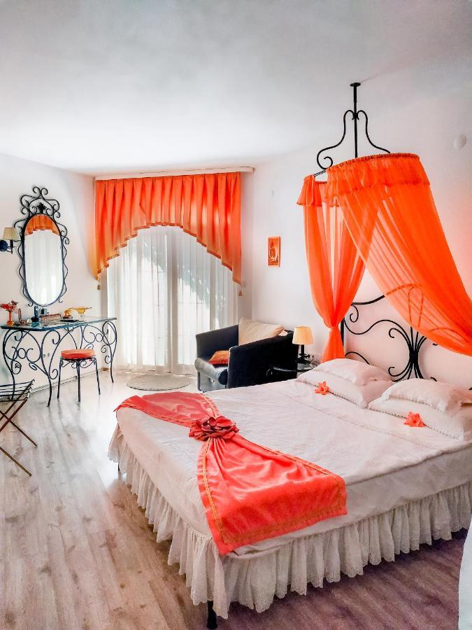 Familly Art Hotel Nirvana Shumen Ngoại thất bức ảnh