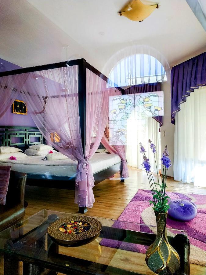 Familly Art Hotel Nirvana Shumen Ngoại thất bức ảnh
