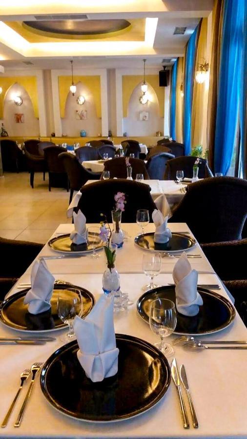 Familly Art Hotel Nirvana Shumen Ngoại thất bức ảnh