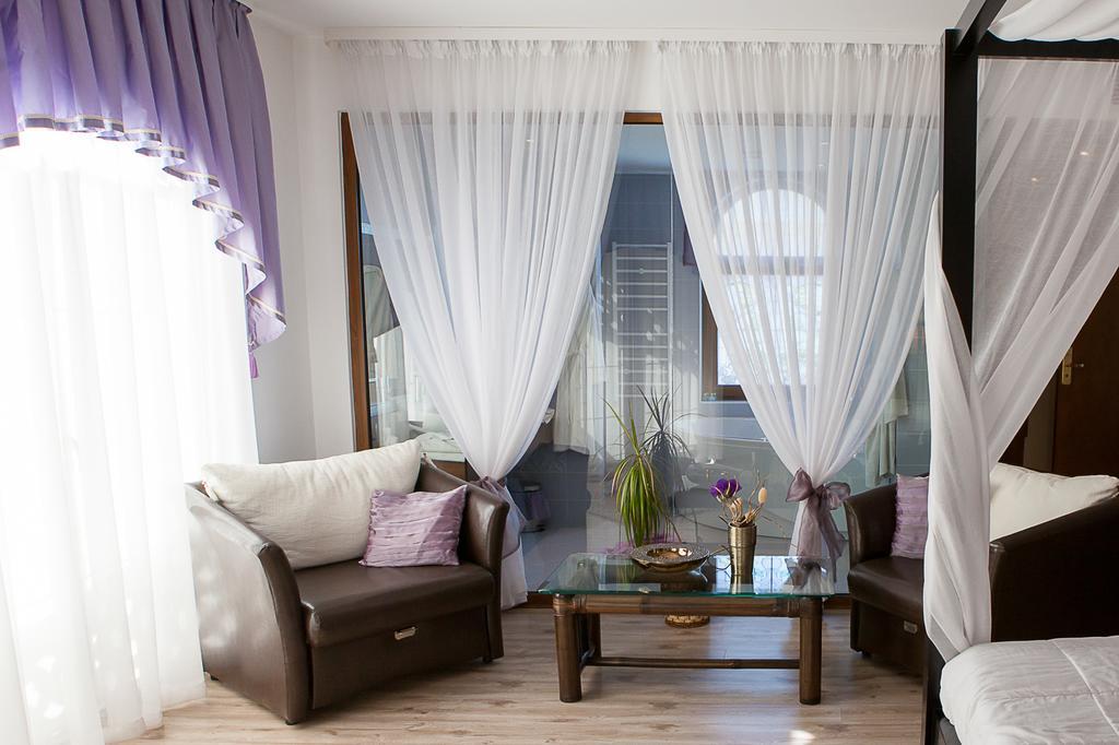 Familly Art Hotel Nirvana Shumen Phòng bức ảnh