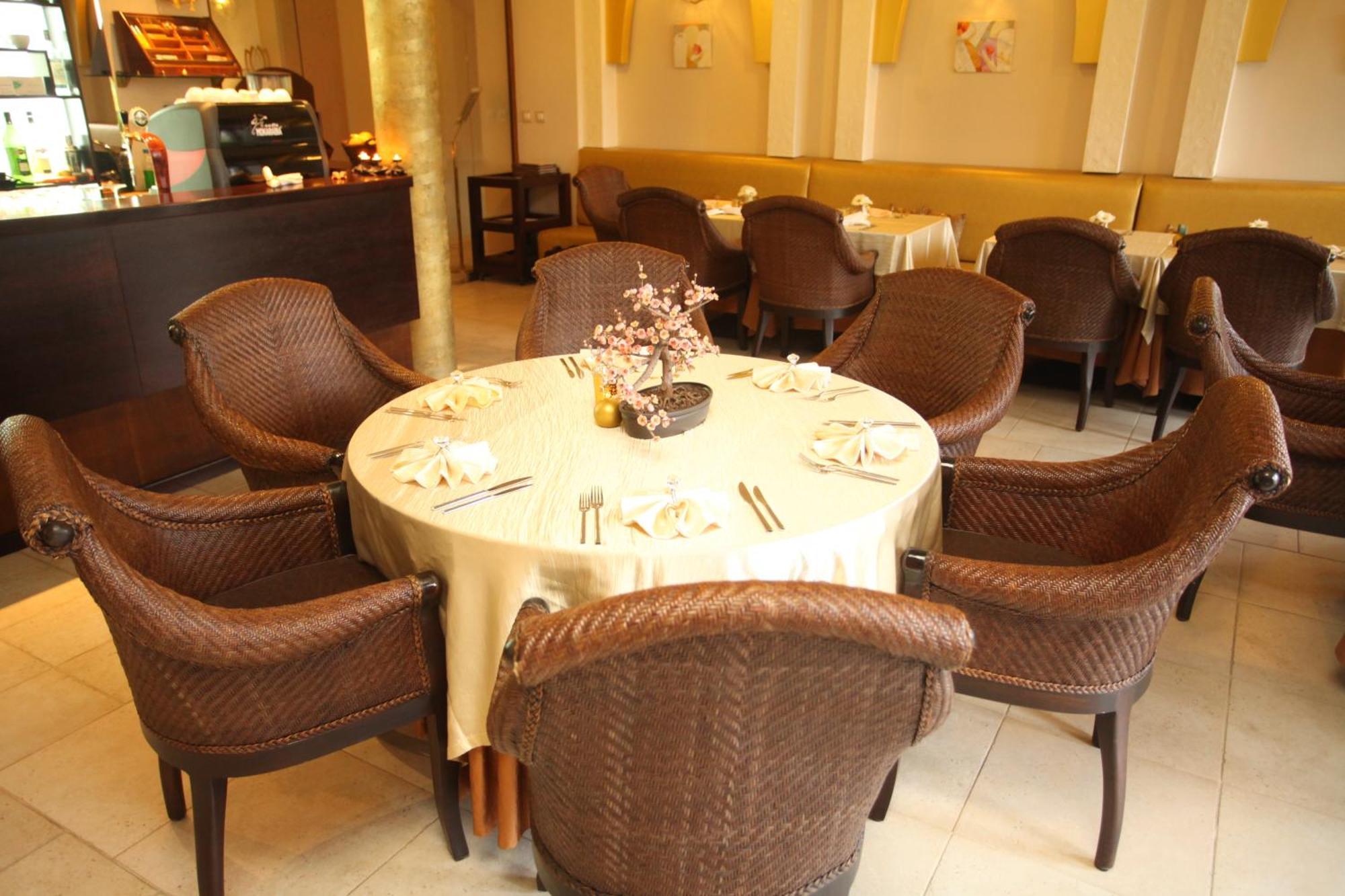 Familly Art Hotel Nirvana Shumen Ngoại thất bức ảnh