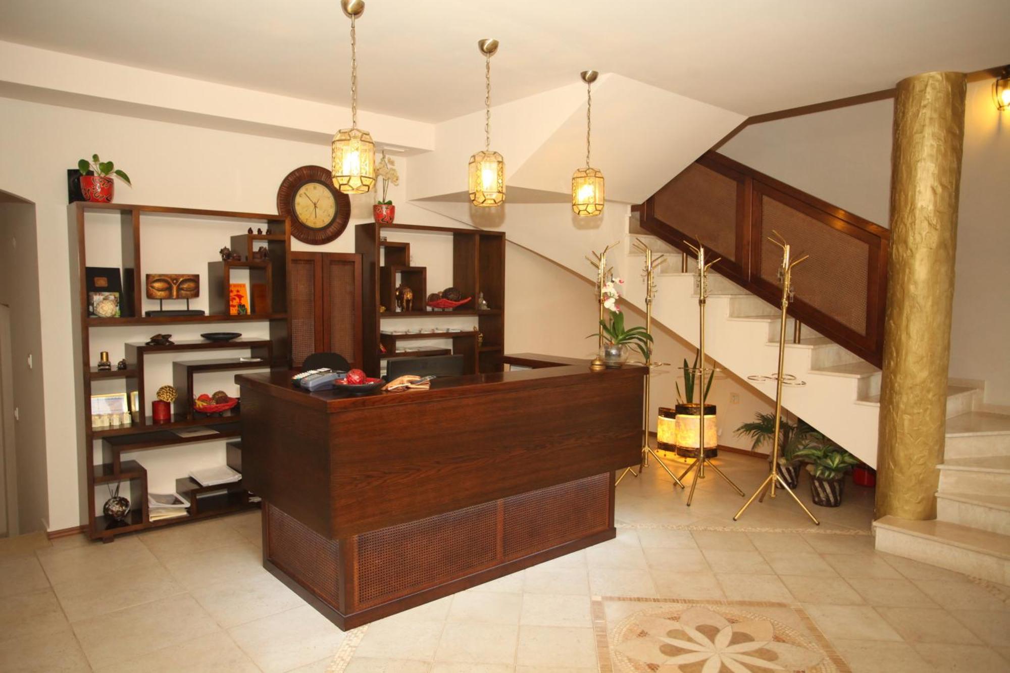 Familly Art Hotel Nirvana Shumen Ngoại thất bức ảnh