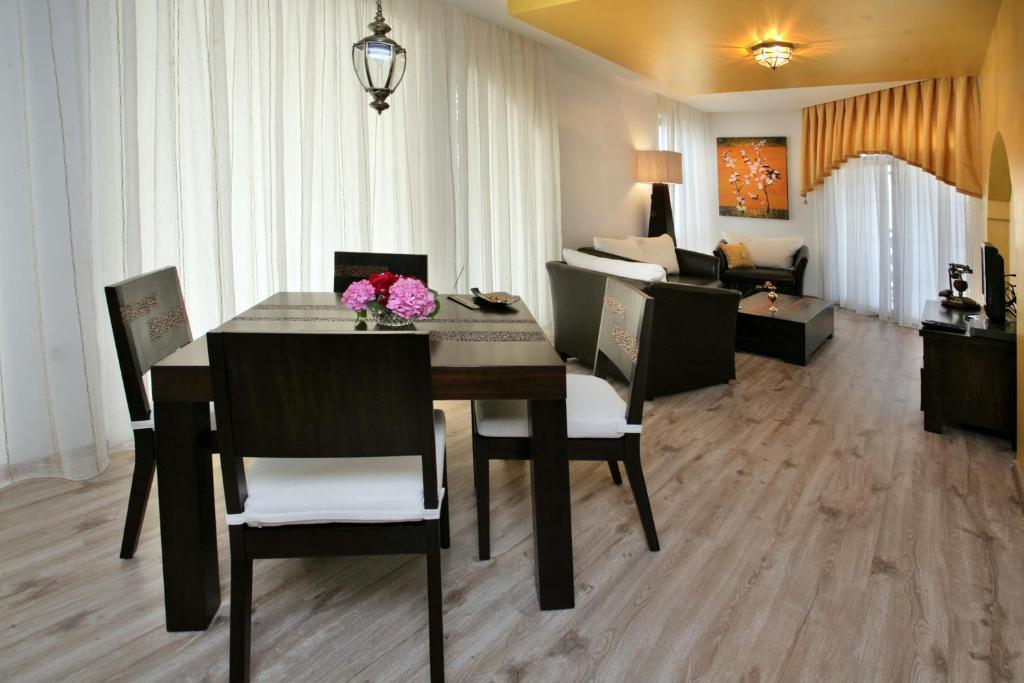 Familly Art Hotel Nirvana Shumen Phòng bức ảnh