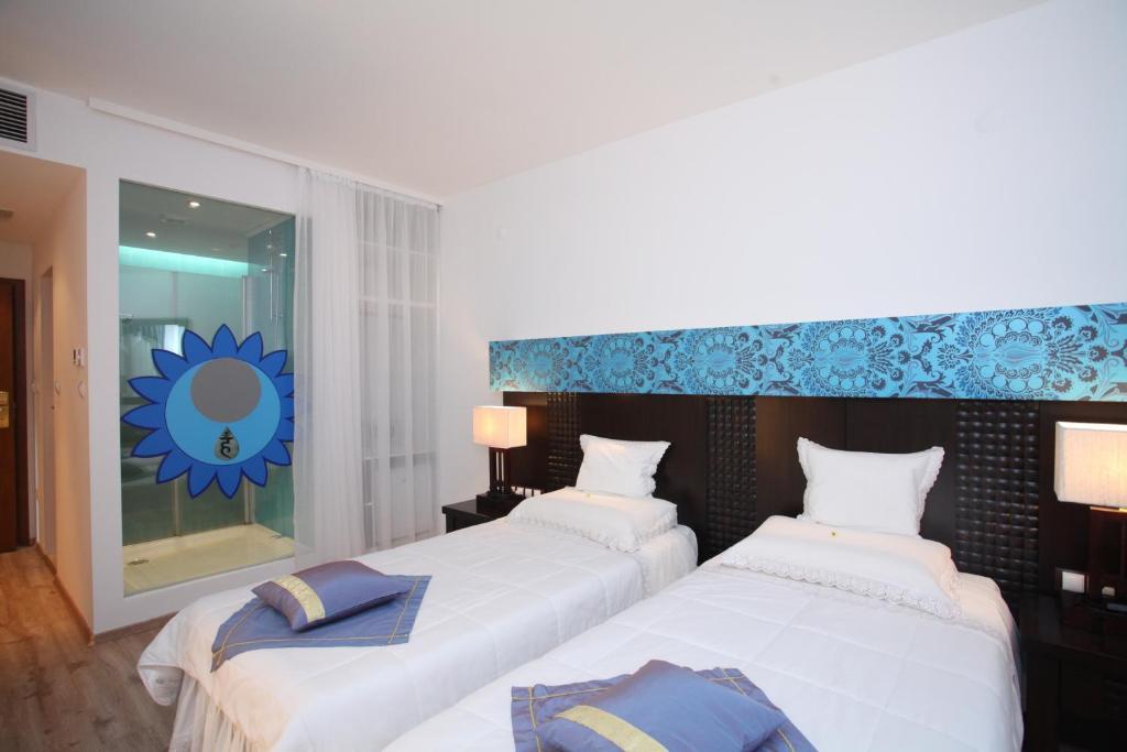 Familly Art Hotel Nirvana Shumen Phòng bức ảnh