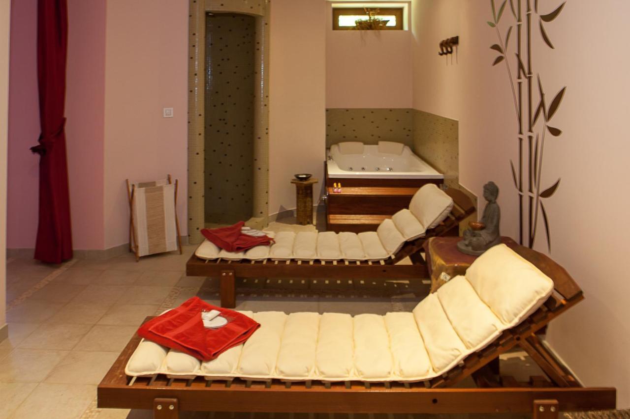 Familly Art Hotel Nirvana Shumen Ngoại thất bức ảnh