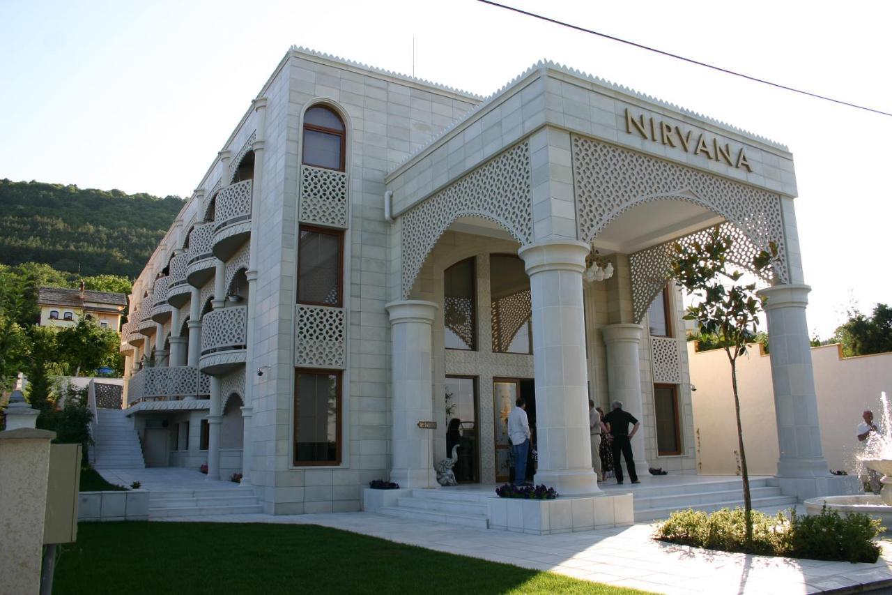 Familly Art Hotel Nirvana Shumen Ngoại thất bức ảnh