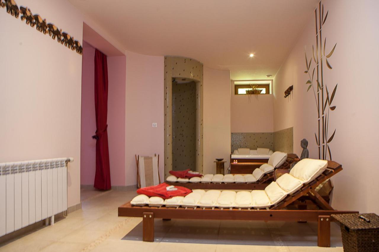 Familly Art Hotel Nirvana Shumen Ngoại thất bức ảnh